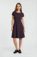 Вталена дамска рокля с паднало рамо и разкроена долна част - Image 4